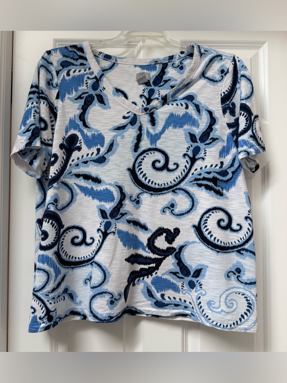 Chico's print v-neck slub tee size XL